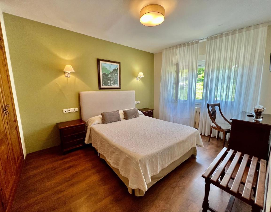 Hotel La Rivera Arenas De Cabrales Dış mekan fotoğraf