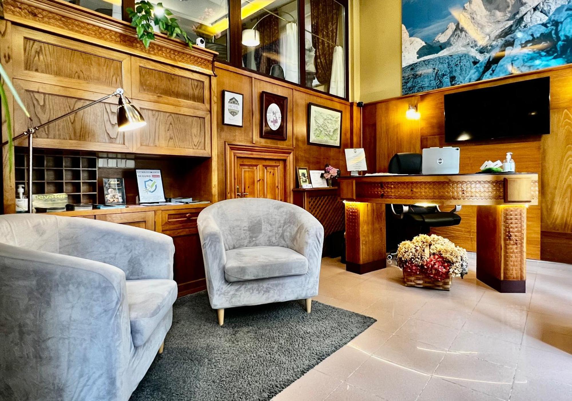 Hotel La Rivera Arenas De Cabrales Dış mekan fotoğraf