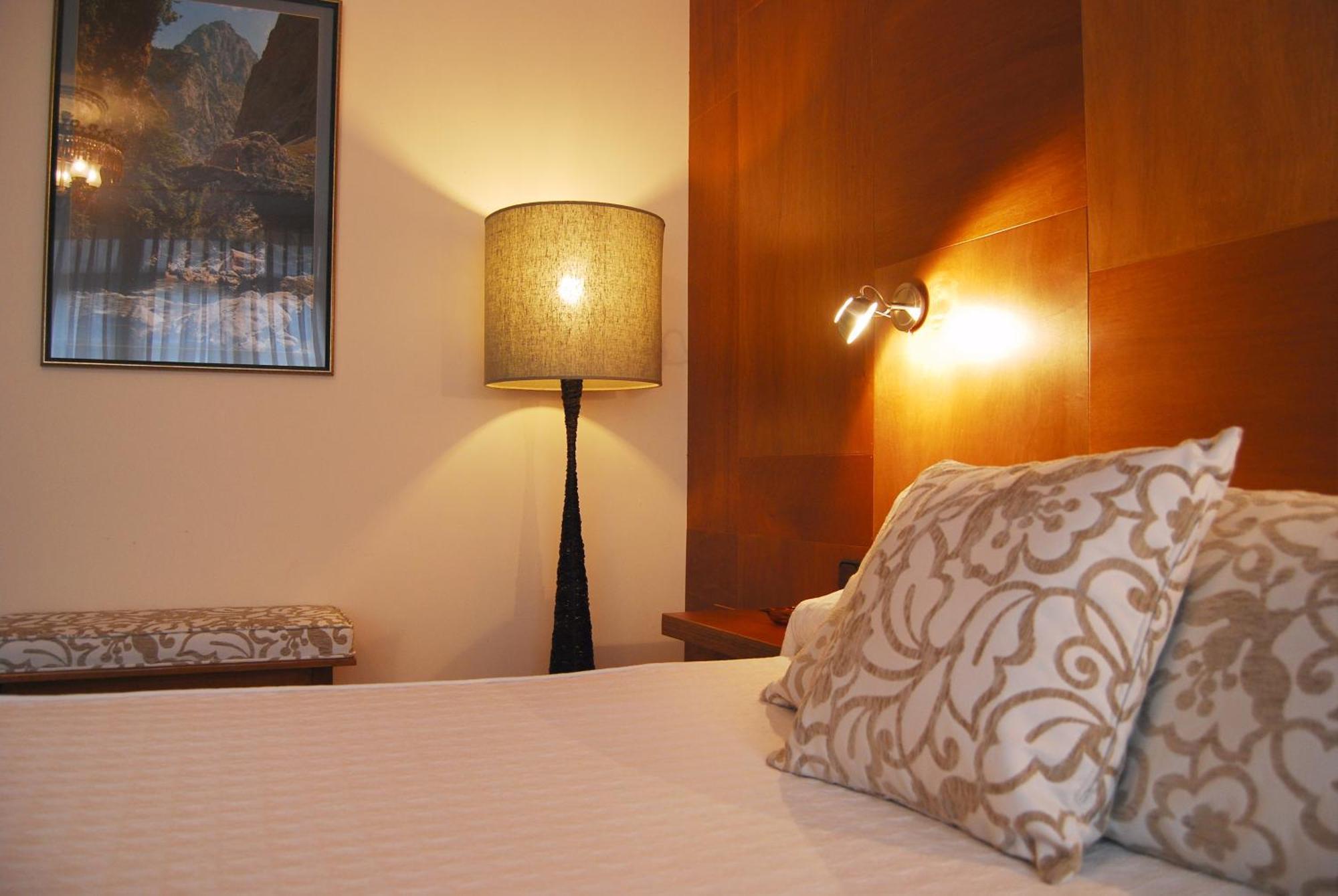 Hotel La Rivera Arenas De Cabrales Dış mekan fotoğraf