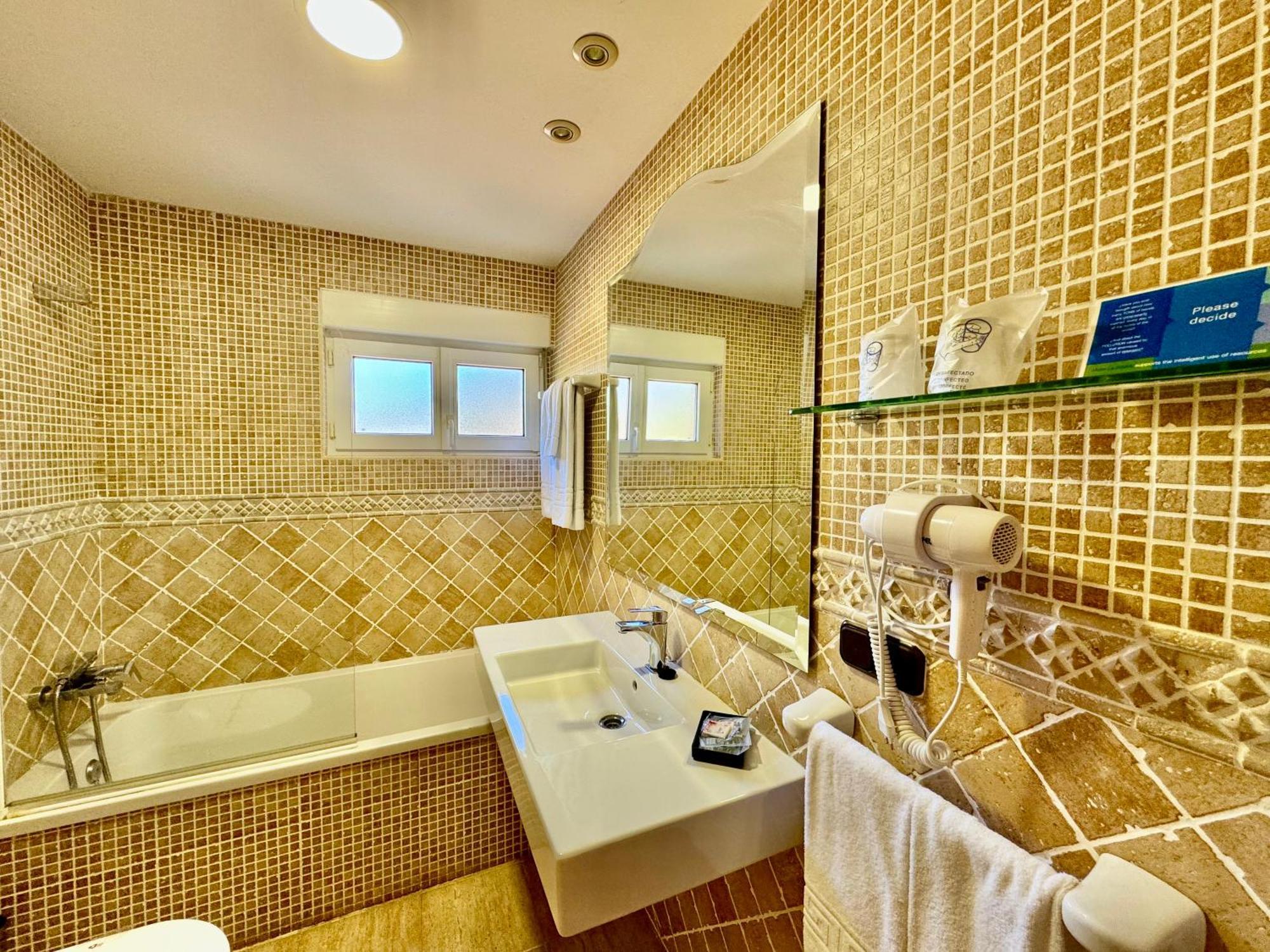 Hotel La Rivera Arenas De Cabrales Dış mekan fotoğraf