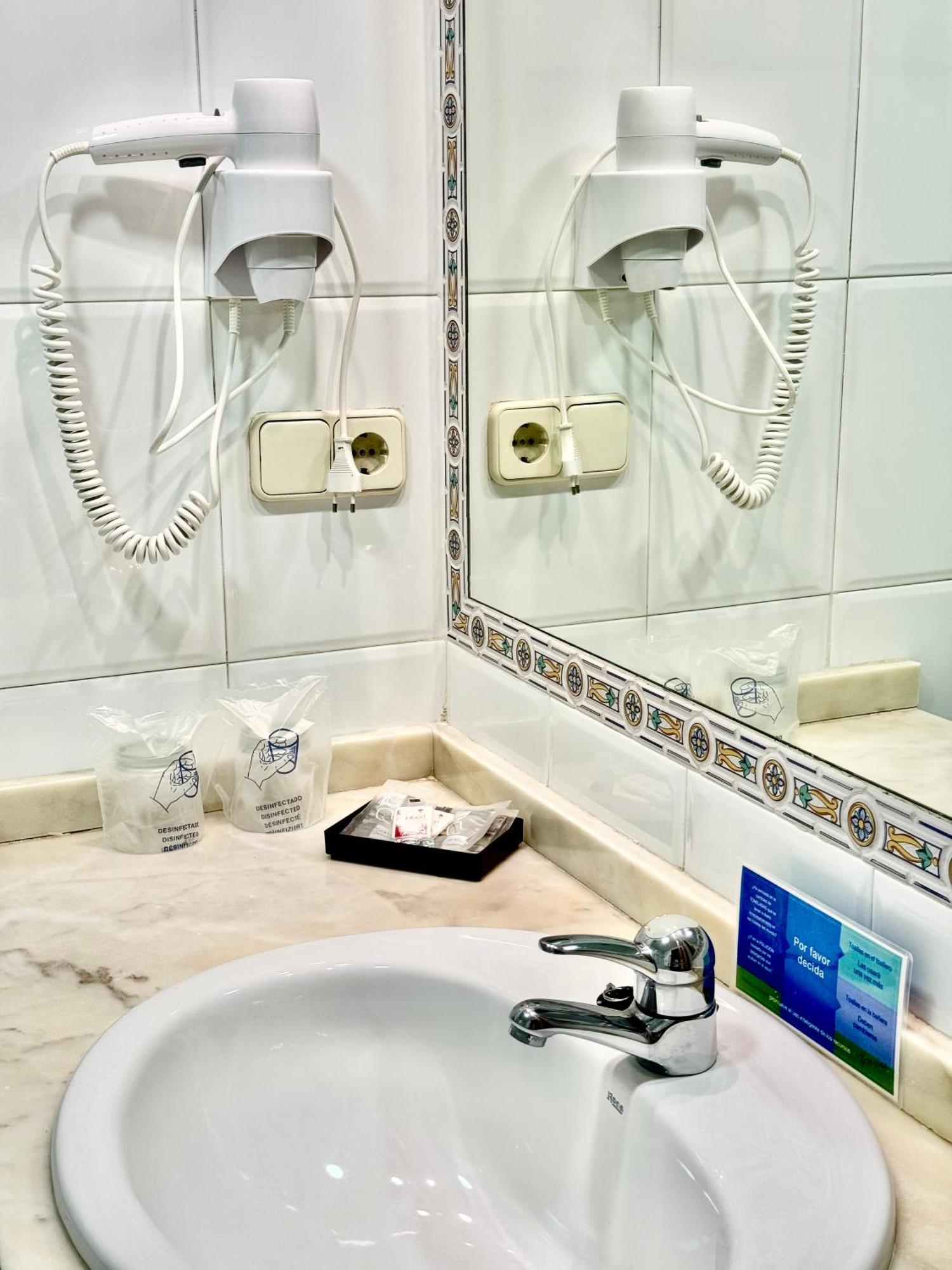 Hotel La Rivera Arenas De Cabrales Dış mekan fotoğraf