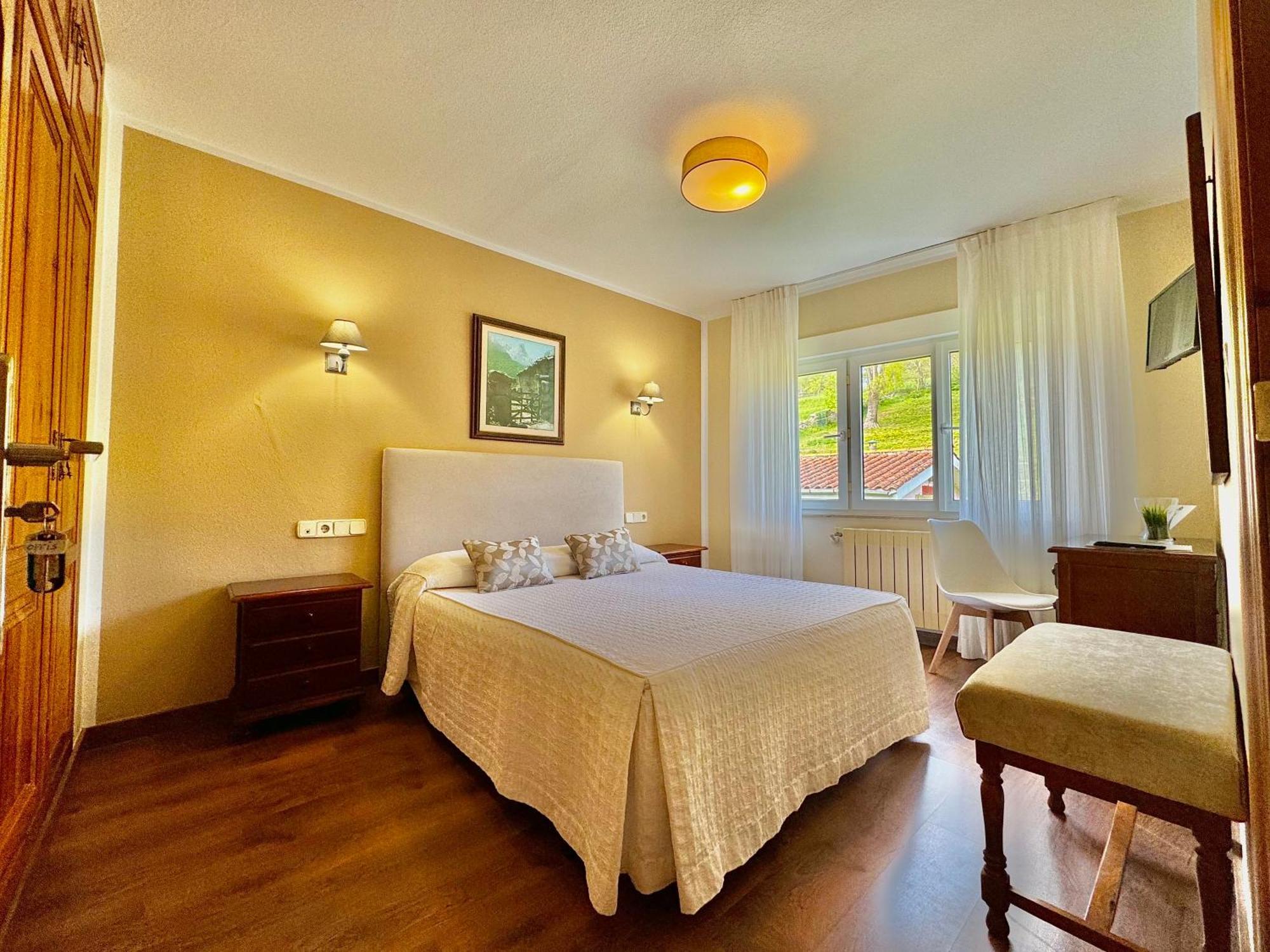Hotel La Rivera Arenas De Cabrales Dış mekan fotoğraf