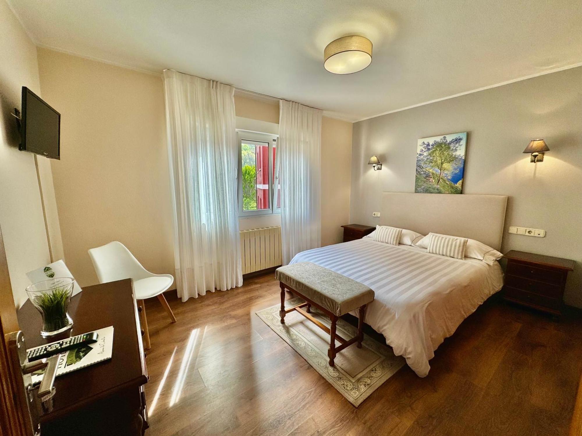 Hotel La Rivera Arenas De Cabrales Dış mekan fotoğraf