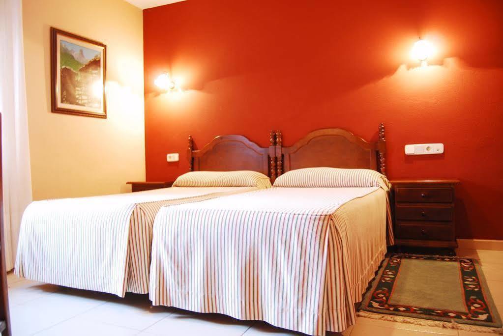 Hotel La Rivera Arenas De Cabrales Dış mekan fotoğraf